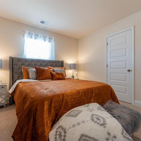 Luxury Bedroom With Private Bath Hampton Exteriér fotografie