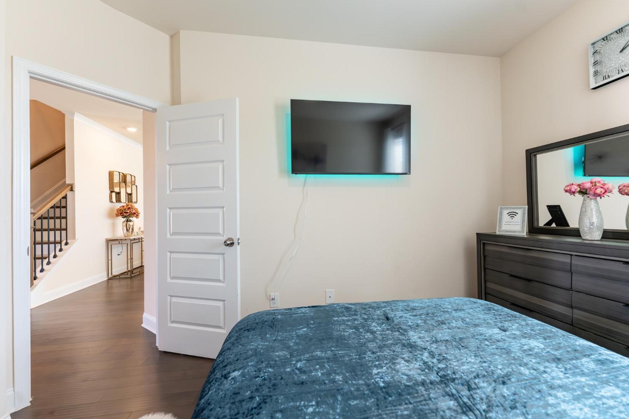 Luxury Bedroom With Private Bath Hampton Exteriér fotografie