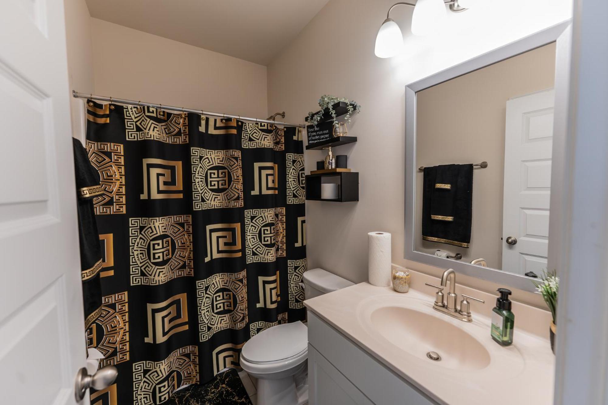 Luxury Bedroom With Private Bath Hampton Exteriér fotografie